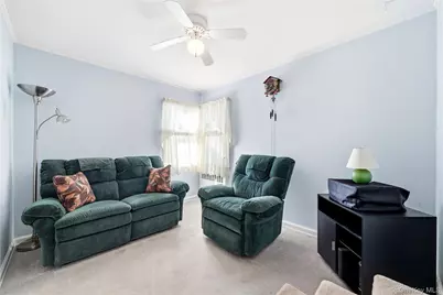 305 W Nicholai Street, Hicksville, NY 11801 - Photo 16