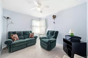305 W Nicholai St, Hicksville, NY 11801 - Photo 16
