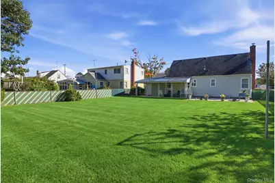 305 W Nicholai Street, Hicksville, NY 11801 - Photo 30