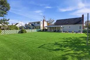 305 W Nicholai St, Hicksville, NY 11801 - Photo 30