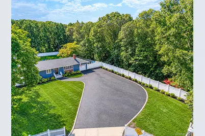 20 Danbury Avenue, Patchogue, NY 11772 - Photo 6