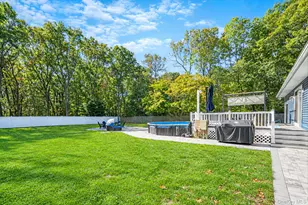 20 Danbury Ave, Patchogue, NY 11772 - Photo 18