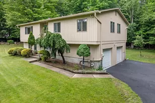 60 Smith Hill Rd, Airmont, NY 10952 - Photo 2