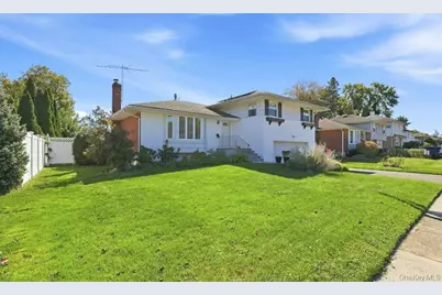 16 Radnor Road, Plainview, NY 11803 - Photo 2
