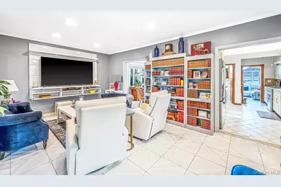 132 Herman Boulevard, Franklin Square, NY 11010 - Photo 12