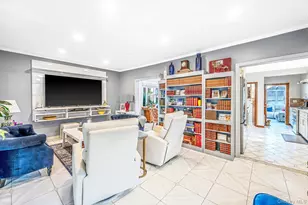 132 Herman Blvd, Franklin Square, NY 11010 - Photo 12