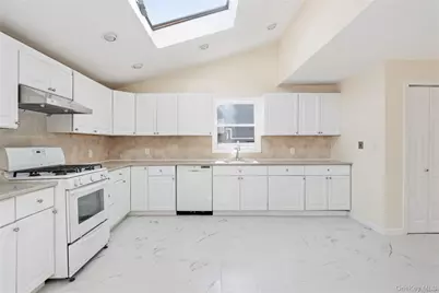 644 S 8th Street, Lindenhurst, NY 11757 - Photo 8