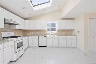 644 S 8th St, Lindenhurst, NY 11757 - Photo 8