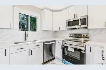 370 Boulder Street, Ronkonkoma, NY 11779 - Photo 6