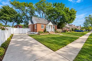 167 Stanton Blvd, Uniondale, NY 11553 - Photo 2