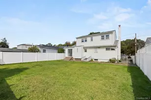 607 N Monroe Ave, Lindenhurst, NY 11757 - Photo 12