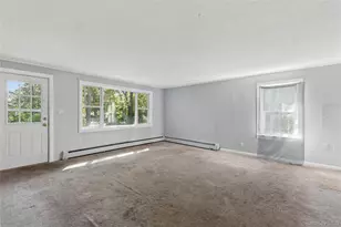 9 Plandome Pl, Selden, NY 11784 - Photo 6