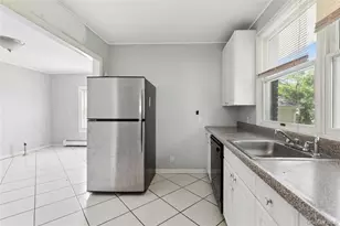 9 Plandome Pl, Selden, NY 11784 - Photo 10