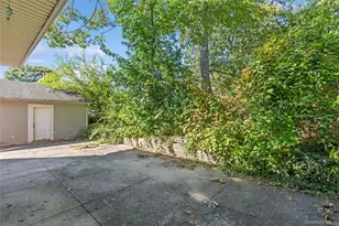 9 Plandome Pl, Selden, NY 11784 - Photo 28