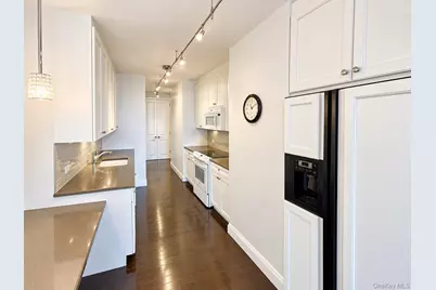 27010 Grand Central Parkway #28H, Floral Park, NY 11005 - Photo 8