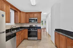 2 Austral Ave, Glen Cove, NY 11542 - Photo 12