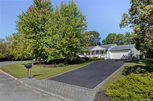 5 Heather Ct, Middle Island, NY 11953 - Photo 2