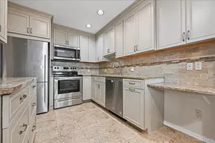 162 Laurel Ln, Wantagh, NY 11793 - Photo 10