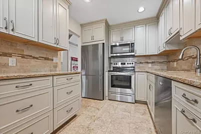 162 Laurel Lane, Wantagh, NY 11793 - Photo 8