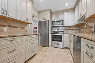 162 Laurel Ln, Wantagh, NY 11793 - Photo 8