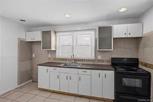 20 Buchanan Ave, Wheatley Heights, NY 11798 - Photo 8