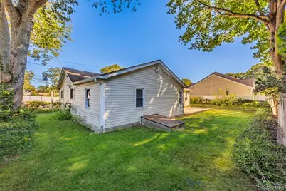20 Buchanan Avenue, Wheatley Heights, NY 11798 - Photo 24