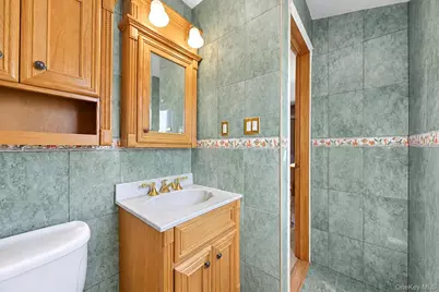 41 Shore Drive W, Copiague, NY 11726 - Photo 48