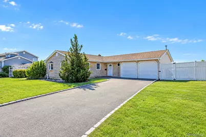 41 Shore Drive W, Copiague, NY 11726 - Photo 2