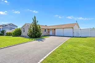 41 Shore Dr W, Copiague, NY 11726 - Photo 2