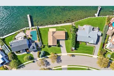 41 Shore Drive W, Copiague, NY 11726 - Photo 14