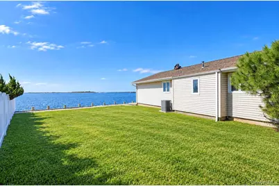 41 Shore Drive W, Copiague, NY 11726 - Photo 12