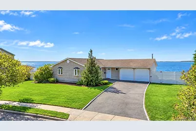 41 Shore Drive W, Copiague, NY 11726 - Photo 4