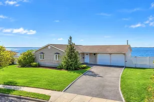 41 Shore Dr W, Copiague, NY 11726 - Photo 4