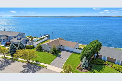 41 Shore Drive W, Copiague, NY 11726 - Photo 18