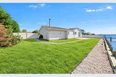 41 Shore Drive W, Copiague, NY 11726 - Photo 10