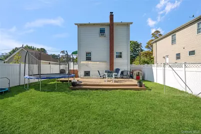 422 Myrtle Avenue, West Islip, NY 11795 - Photo 18