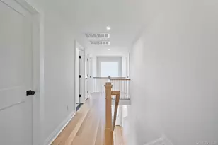 101 Clocks Blvd, Massapequa, NY 11758 - Photo 10