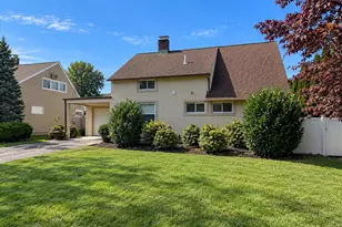 55 Acre Ln, Hicksville, NY 11801 - Photo 2