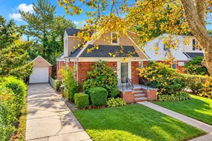 135 Sperry Blvd, New Hyde Park, NY 11040 - Photo 2
