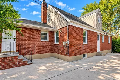 135 Sperry Boulevard, New Hyde Park, NY 11040 - Photo 18