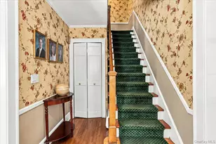 39 Euston Rd, Garden City, NY 11530 - Photo 2
