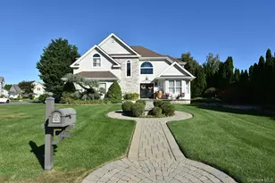 112 Summerfield Dr, Holtsville, NY 11742 - Photo 2