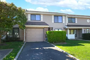 56 S Pond Ln, Smithtown, NY 11787 - Photo 2