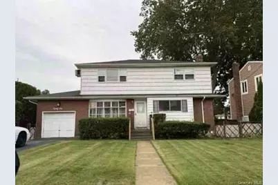 86 Manhattan Avenue, West Babylon, NY 11704 - Photo 1
