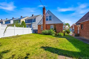 115-46 210th St, Cambria Heights, NY 11411 - Photo 18