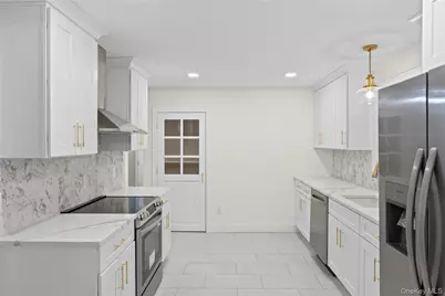 23 Hillcrest Drive, Smithtown, NY 11787 - Photo 18