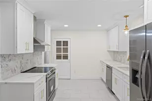 23 Hillcrest Dr, Smithtown, NY 11787 - Photo 18