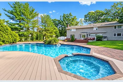 17 Scenic View Court W, Dix Hills, NY 11746 - Photo 12