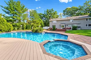 17 Scenic View Ct W, Dix Hills, NY 11746 - Photo 12