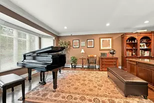 26 Astro Pl, Dix Hills, NY 11746 - Photo 4